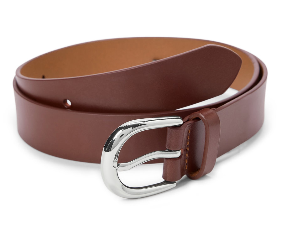 Ein brauner Ledergürtel, cognac, mit silberner Schnalle.
