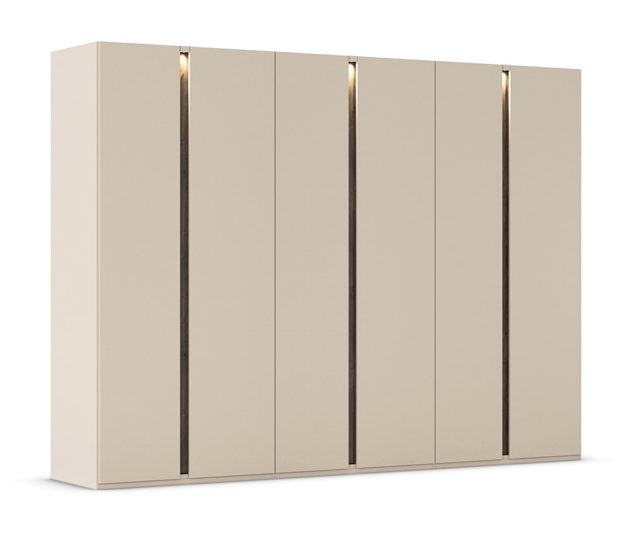 Beiger Schrank mit fünf Türen und schmalen, dunklen Griffen, die sich vertikal über die gesamte Höhe der Türen erstrecken.