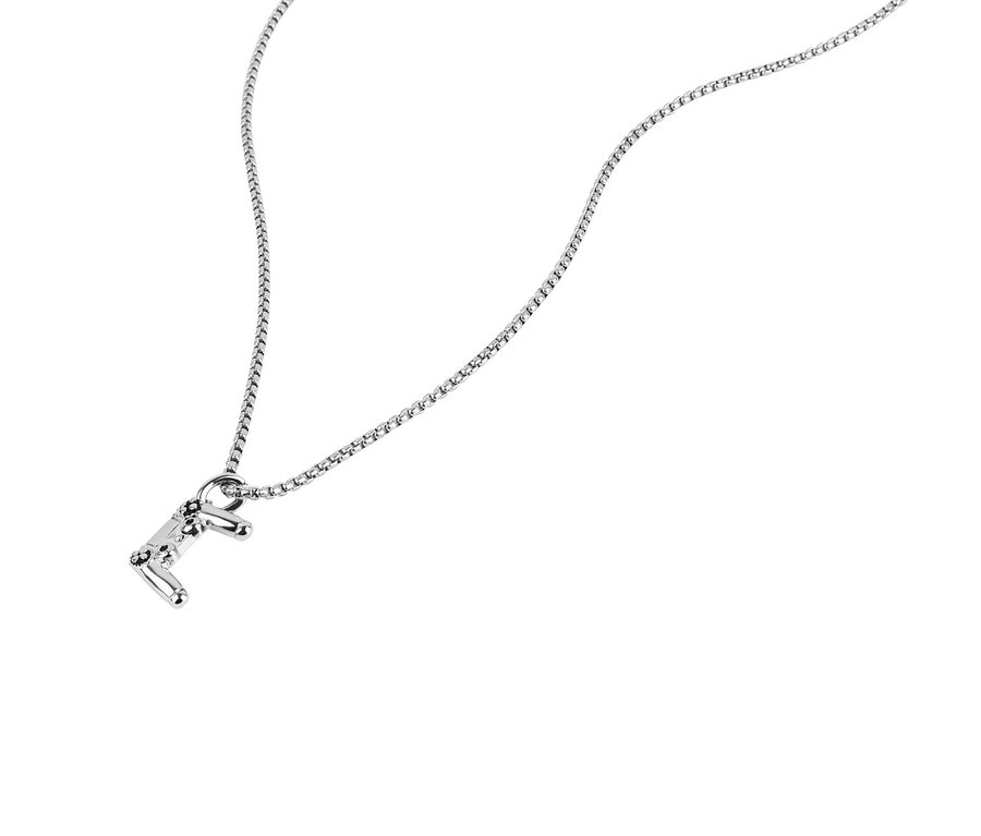 Silberne Halskette mit feiner Kette und einem stilisierten, eckigen Anhänger mit kleinen klaren Steinen, auf weißem Hintergrund.