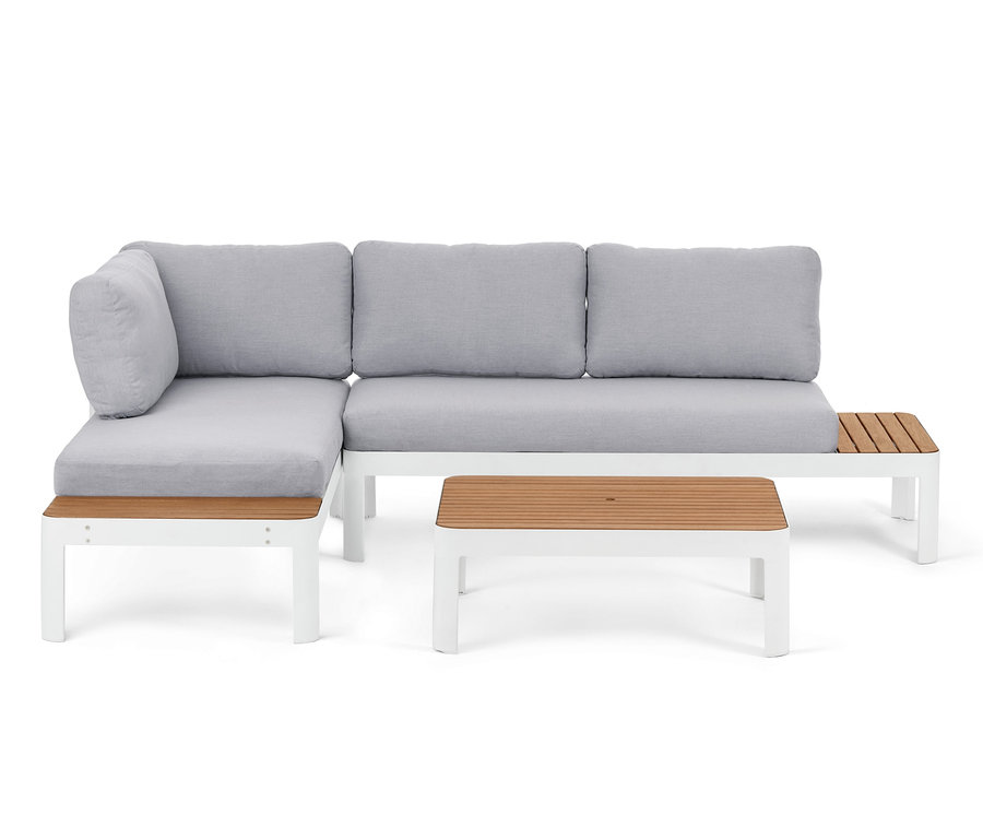 Ein Loungemöbel-Set mit verstellbarem Couchtisch und grauen Polstern.