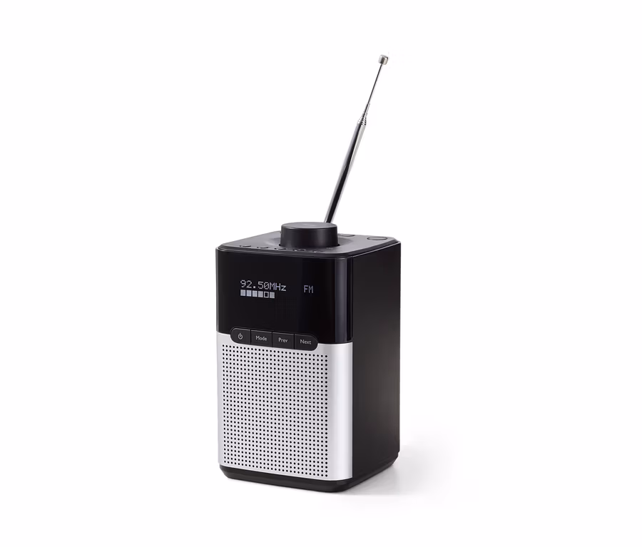 Schwarzes DAB+-/FM-Digitalradio mit Bluetooth®, silberner Umrandung und ausgefahrener Antenne.