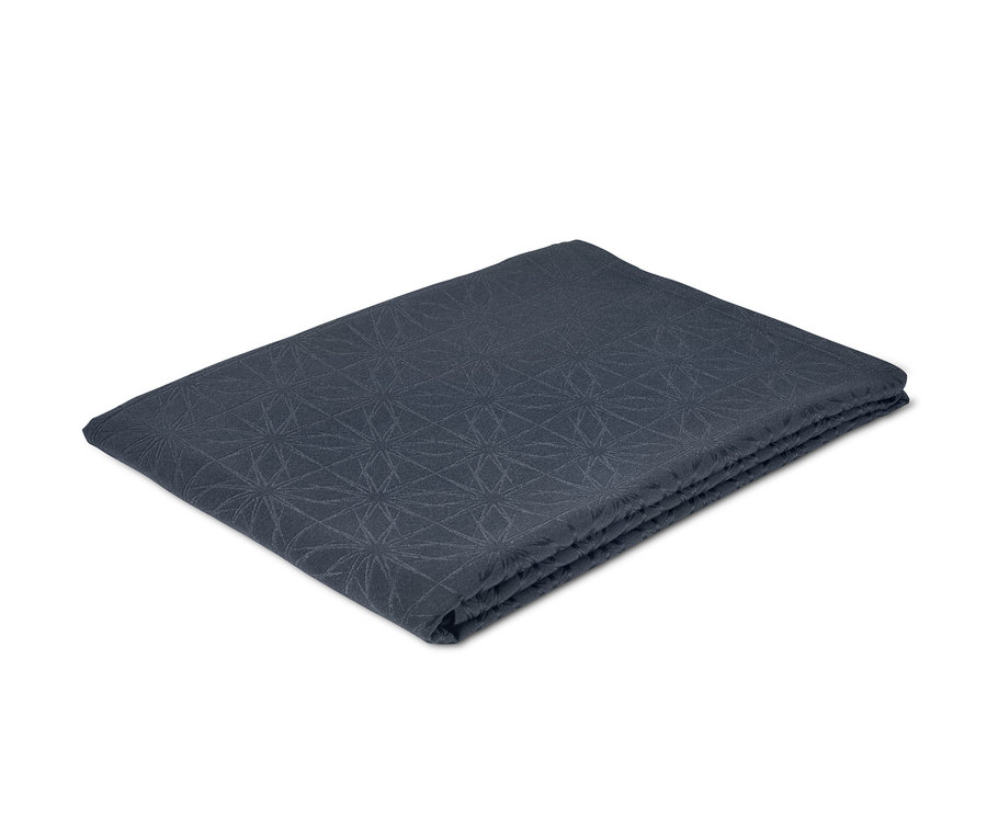 Eine gefaltete Jacquard-Tischdecke.