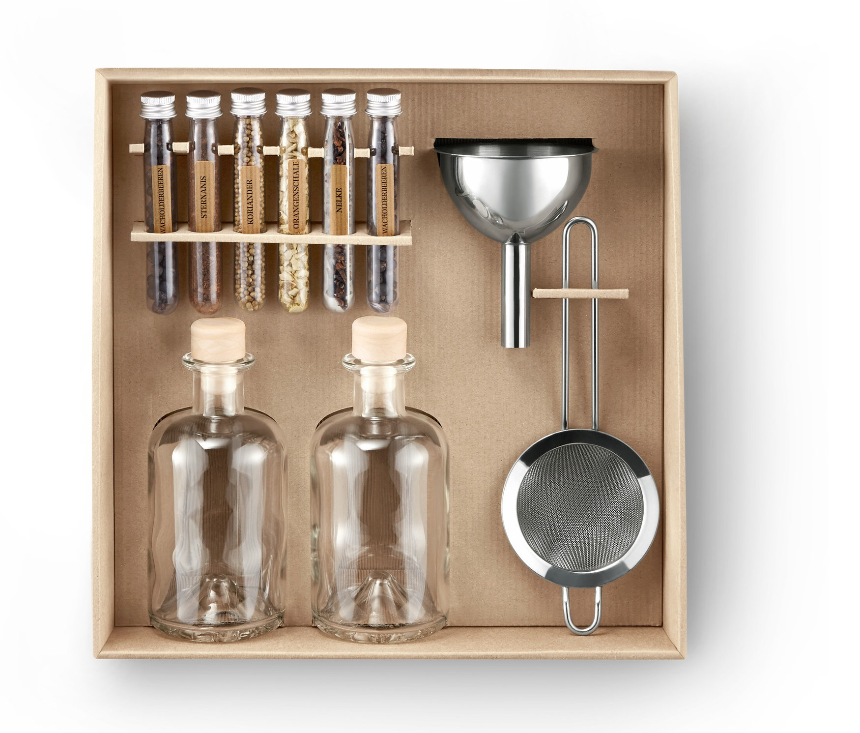 Gin-Set zum Selbermachen mit zwei leeren Flaschen, Gewürzröhrchen, Edelstahltrichter und Sieb.