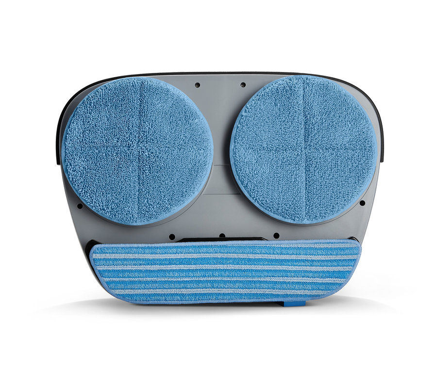 Nahaufnahme eines elektrischen Bodenwischers mit zwei blauen runden Pads und einem rechteckigen Pad mit blauen Streifen.