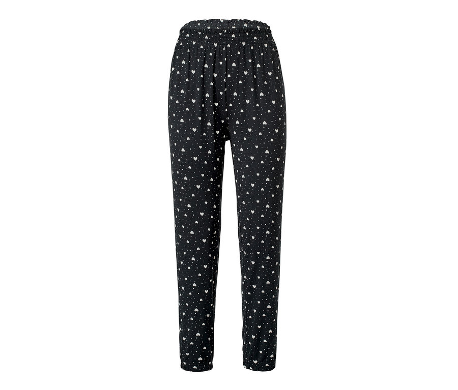 Schwarze Pyjamahose mit weißem Herzchenmuster.