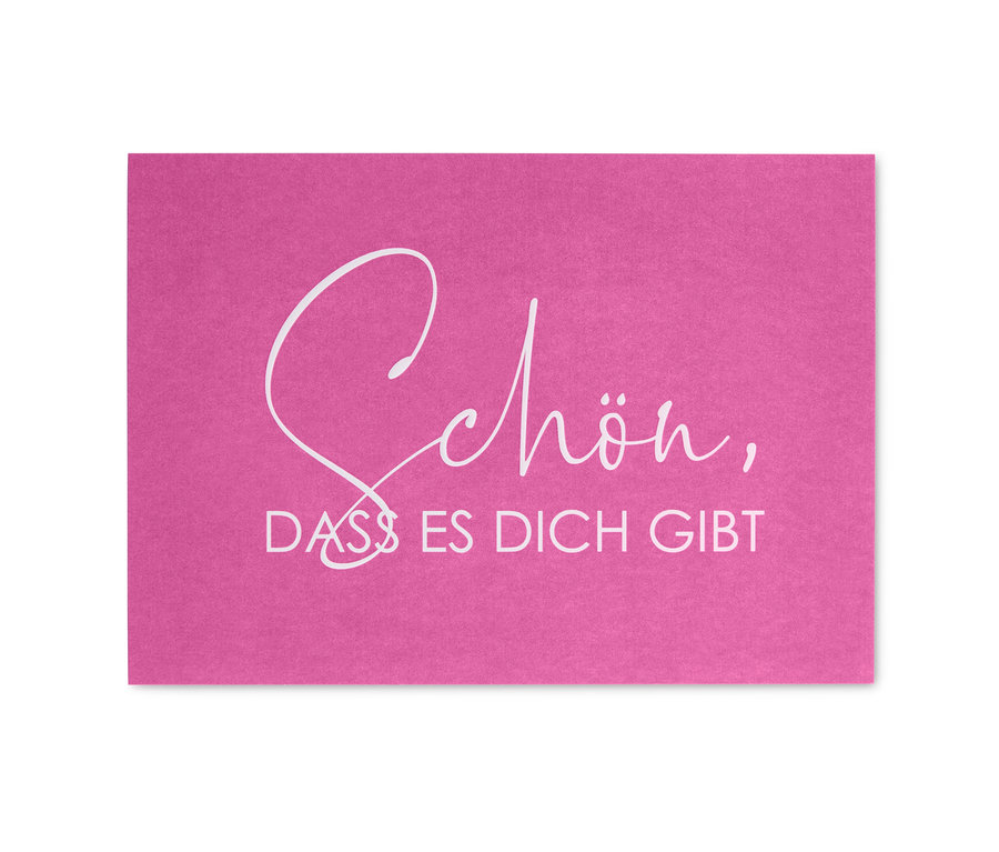 Pinke Karte mit weißer Schrift "Schön, dass es dich gibt".