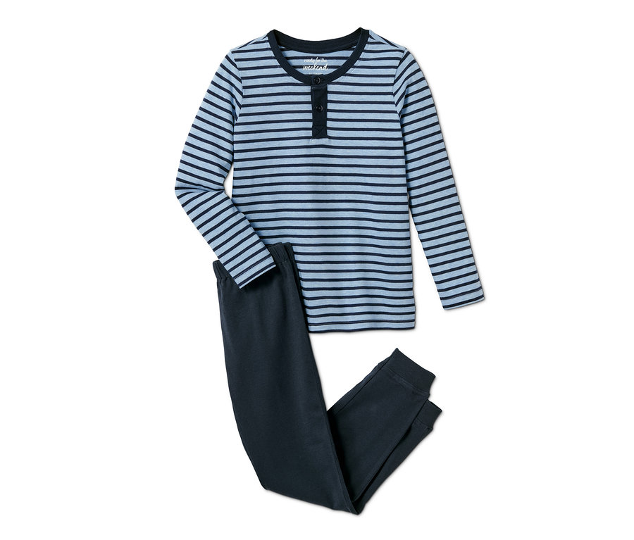 Blauer Kinder-Pyjama mit einem gestreiften Oberteil mit langen Ärmeln und dunkelblauer Hose.