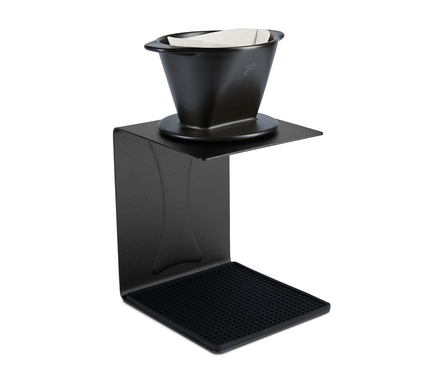 Schwarzer Handfilter-Halter mit Papierfilter darin.