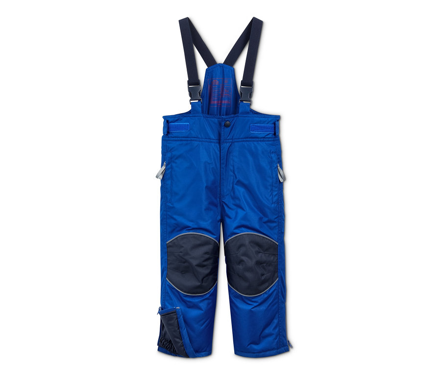 Blaue Schneekombi mit recyceltem Material auf weißem Hintergrund.