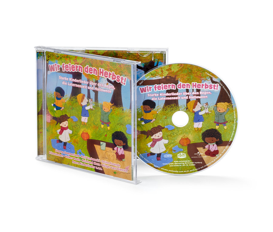 CD »Wir feiern den Herbst!« Cover mit Zeichentrickfiguren von Kindern in Herbstlandschaft.