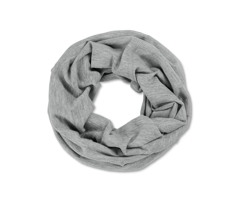 Ein graues Multifunktionstuch ist kreisförmig aufgerollt.