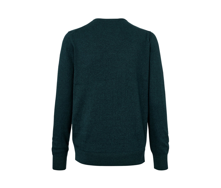 Detailansicht eines dunkelgrün melierten Pullovers mit Rundhals-Ausschnitt.