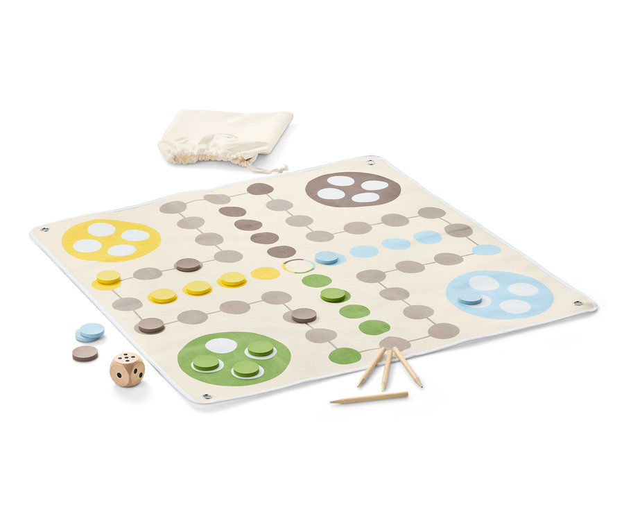 XL-Ludo-Spiel auf Stoffspielbrett mit Holzstiften, Würfel und Spielfiguren.