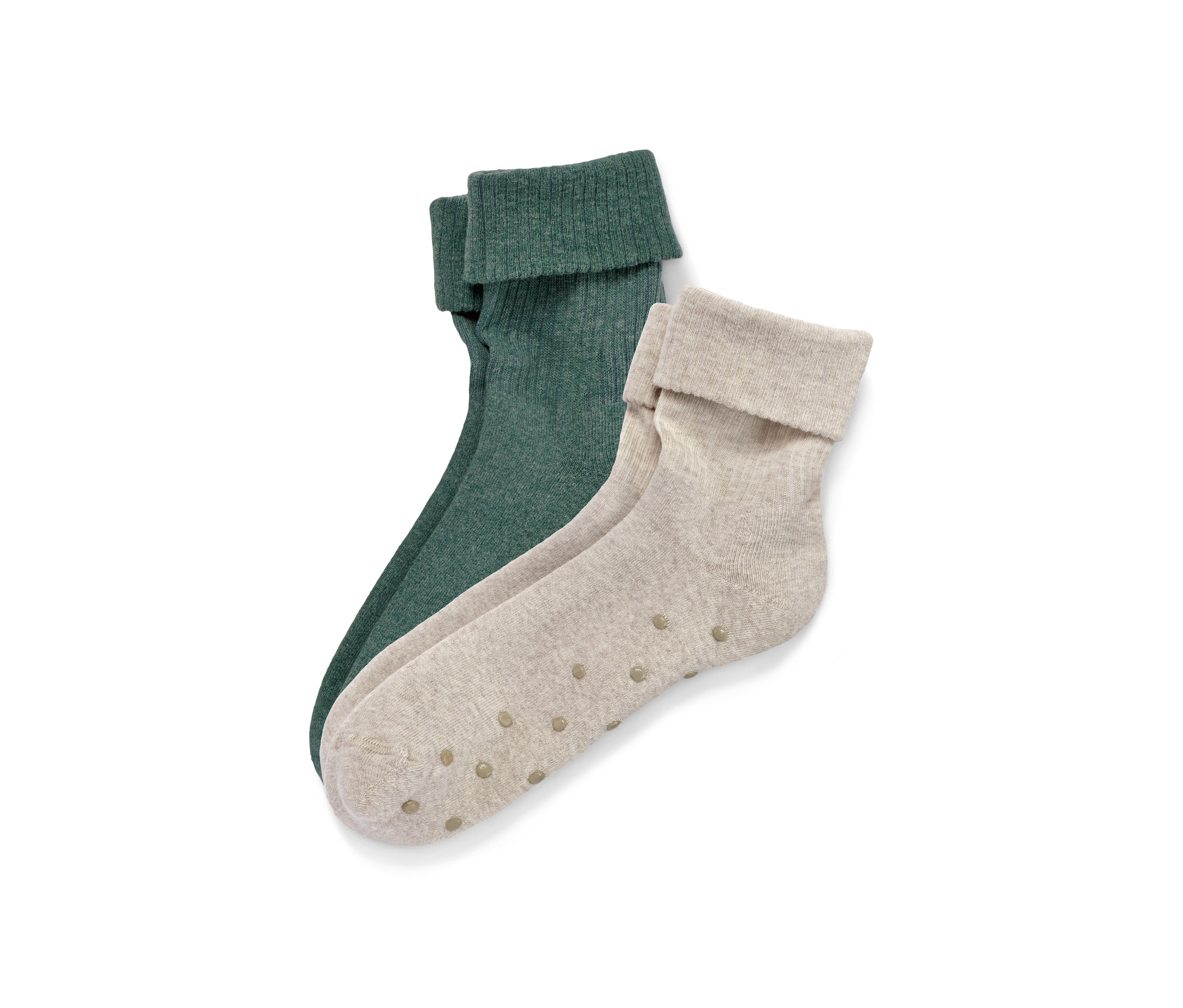 Zwei Paar Stoppersocken: ein Paar grün, ein Paar beige.