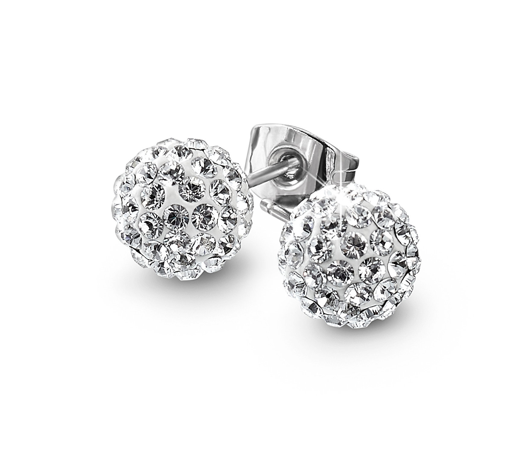 Zwei silberfarbene Ohrstecker, veredelt mit Kristallen von Swarovski®, liegen auf weißem Hintergrund.