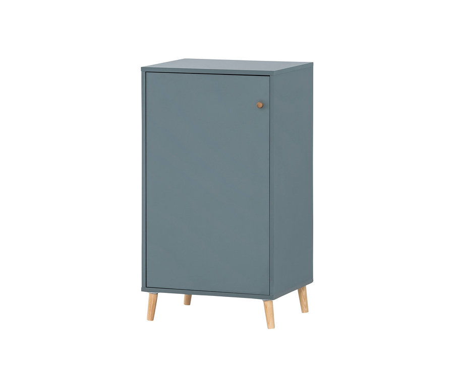 Eine fjordblaue, eintürige Kommode »Serie 500« mit Holzfüßen.