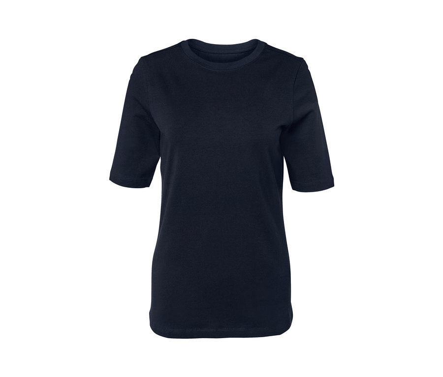 Dunkelblaues Halbarmshirt.