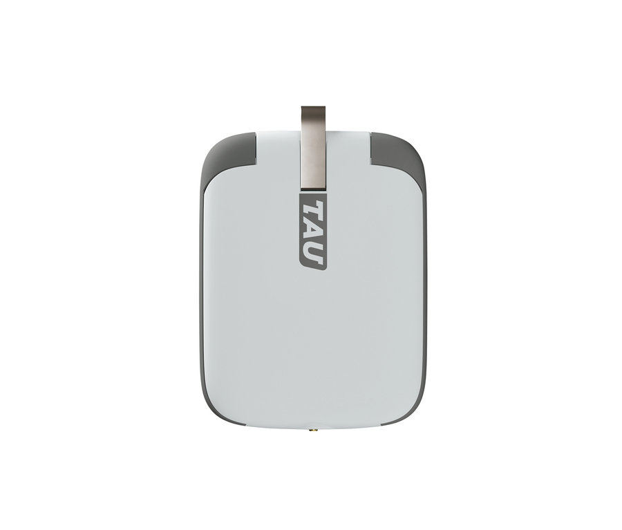 Nahaufnahme einer weißen TAU® 3-in-1-Keychain-Powerbank.