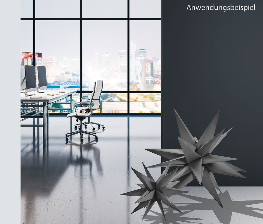 Im Büro stehen zwei graue 27 cm AMARE LED-Sterne, 27 cm, auf dem Boden.