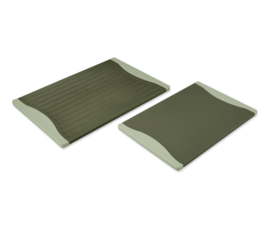 Zwei Schneidebretter, 2 Stück, eines grün mit geriffelter Oberfläche und das andere glatt, beide mit grauen Rändern.