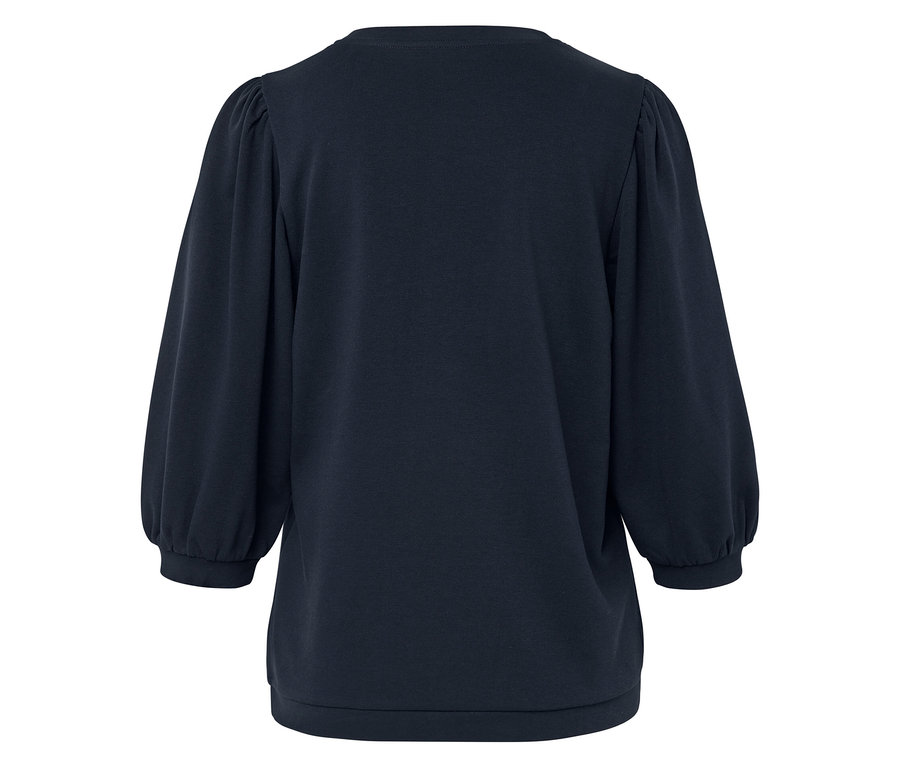 Detailansicht der Rückseite einer dunkelblauen Bluse mit Dreiviertelärmeln.