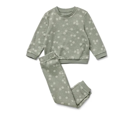 Ein grünes Sweat-Kombi mit weißen Blumen.