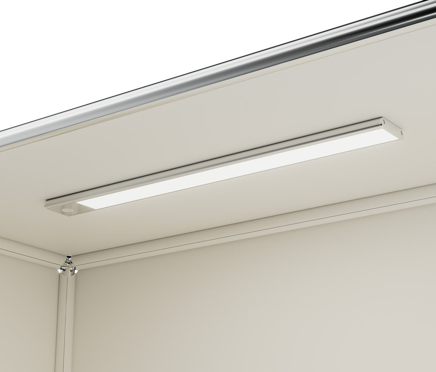 Innenraum einer Schrankbeleuchtung mit rechteckiger LED-Leuchte.