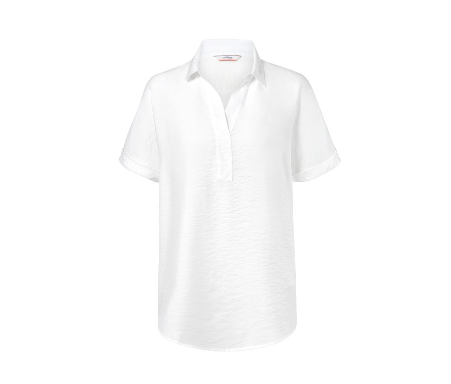 Weisse Oversized-Bluse mit kurzen Ärmeln.