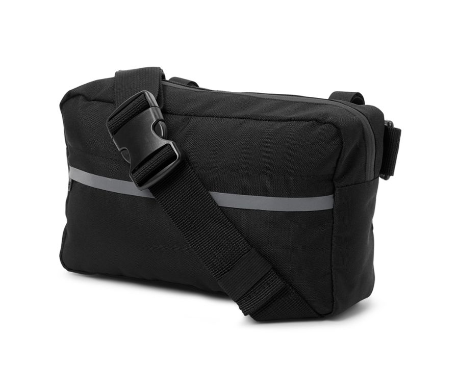 Eine schwarze 2-in-1-Lenkertasche an einem schwarzen Fahrradlenker.