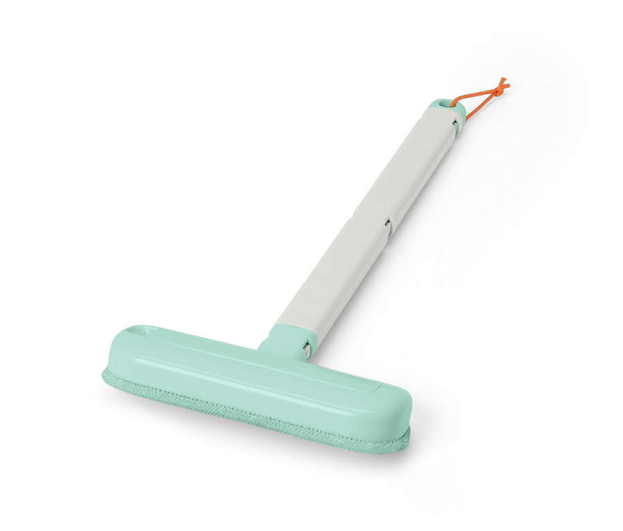 Ein 4-in-1-Textil-Sauberzauber mit einem weißen Griff und einem hellblauen Reinigungskopf.