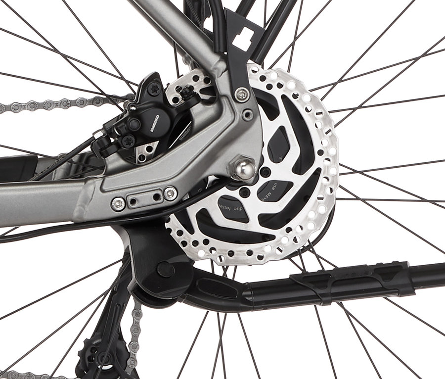 Nahaufnahme vom Hinterrad eines FISCHER Trekking-E-Bikes TERRA 2.2 ACTIVE (Diamant Rahmen) mit Scheibenbremse.