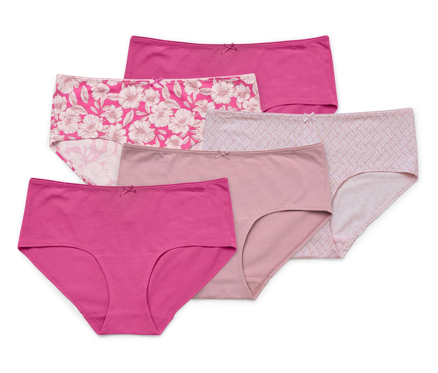 Nahaufnahme von fünf Slips in verschiedenen Rosa- und Blümchenmustern, die auf einem weißen Hintergrund gestapelt sind.