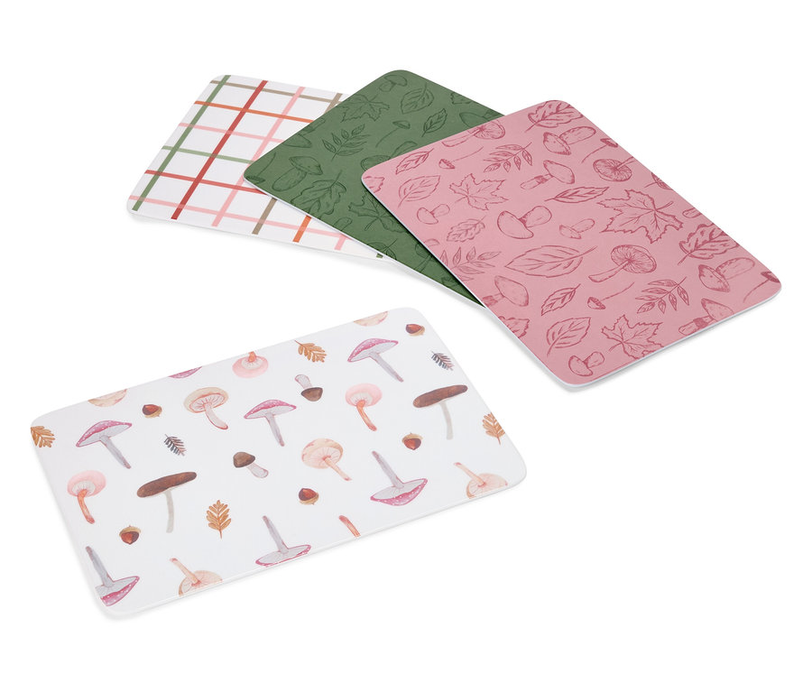 Vier Karten mit verschiedenen Mustern liegen übereinander. Eine Karte ist weiß mit Pilzen, eine rosa mit Blättern.