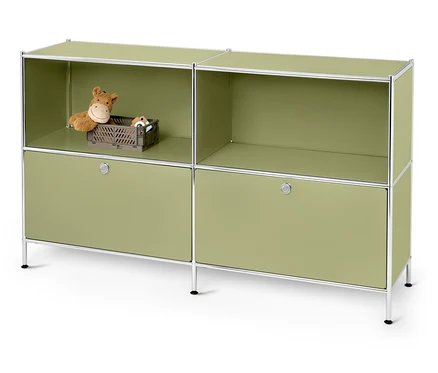 Ein grünes modulares Regal mit Spielzeug in einem Fach.