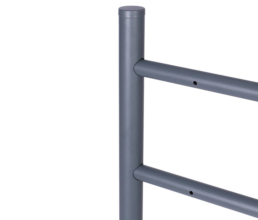 Detailansicht eines grauen Handtuchwärmers aus Metall.