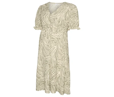 Ein langes, helles Kleid mit grünem Zebramuster, V-Ausschnitt, kurzen Ärmeln und einer Kordel in der Taille.
