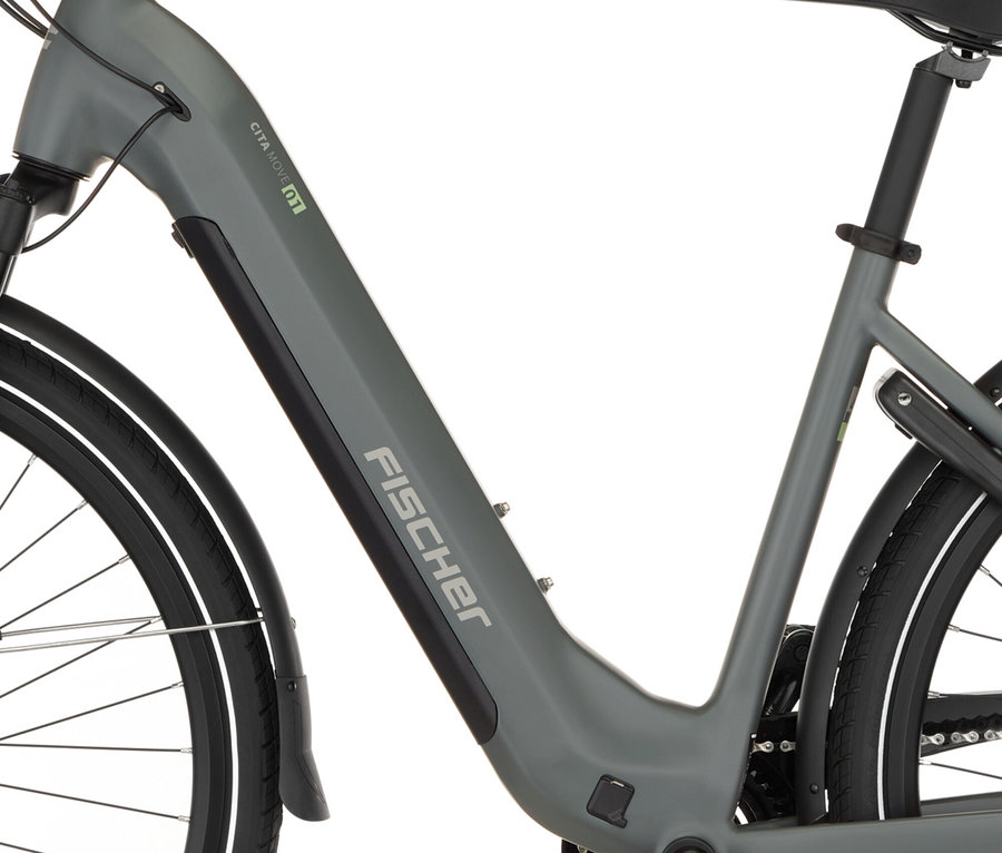 Nahaufnahme des grauen FISCHER City E-Bike CITA MOVE mit sichtbarem Rahmen, Reifen und Sattel.