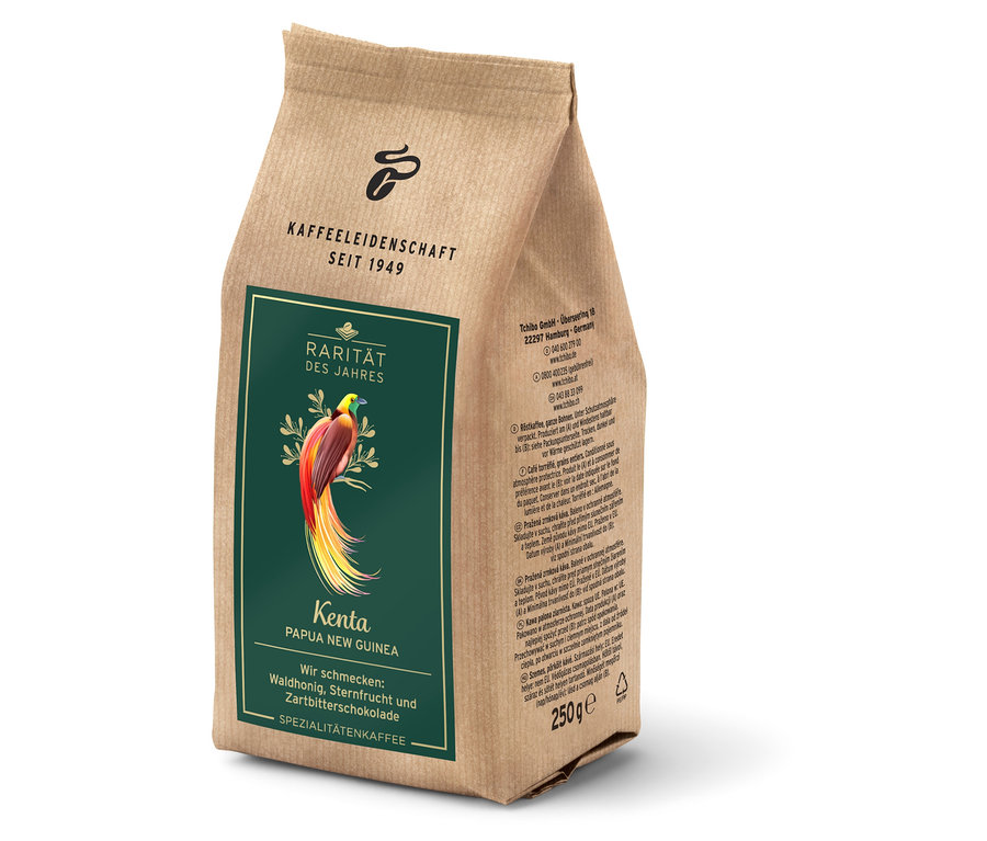 Eine braune Kaffeepackung von Tchibo "Kenta Papua New Guinea" mit einem Bild eines Vogels ist zu sehen.