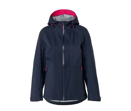 Eine dunkelblaue Kapuzenjacke mit leuchtend pinkem Innenfutter in der Kapuze und pinken Reißverschlusszügen an den Vordertaschen und dem Hauptreißverschluss.