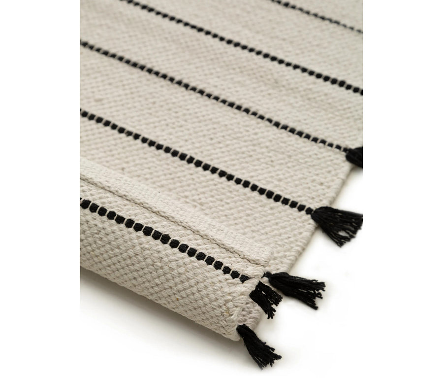 benuta Baumwollteppich »Bo« in Hellbeige mit schwarzen Streifen und Quasten.