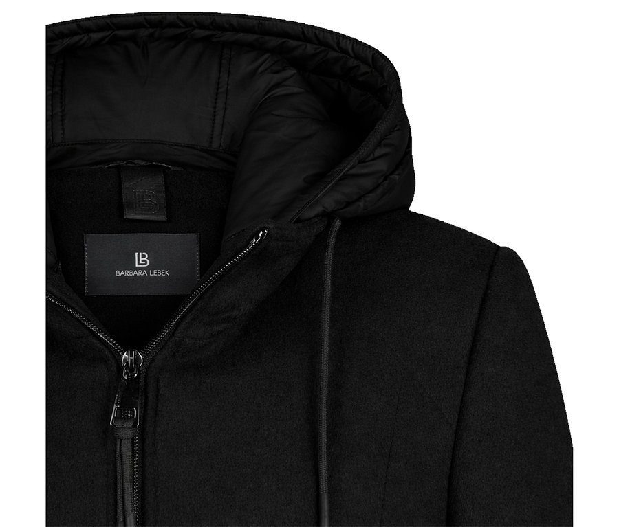Schwarze Barbara Lebek Wolljacke mit gepolsterter Kapuze, Reißverschluss und Markenetikett.