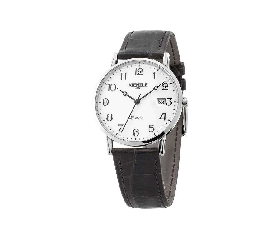 Nahaufnahme einer silberfarbenen Kienzle Uhr »Meister Klassik« mit schwarzem Lederarmband.