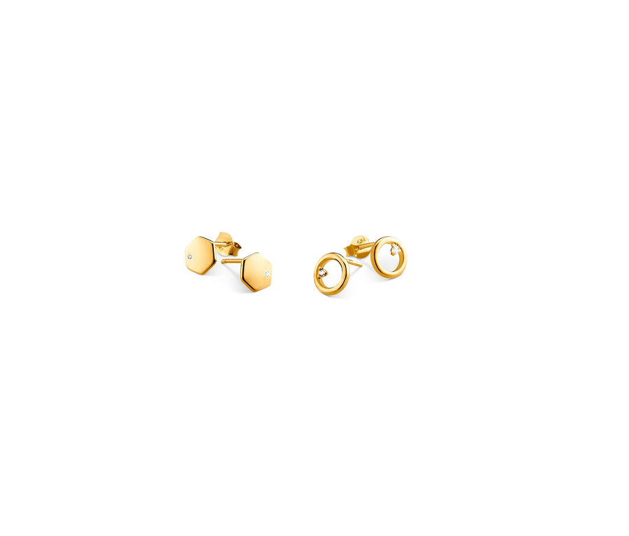 Zwei goldvergoldete Silberohrstecker-Sets mit Zirkonia auf weißem Hintergrund.