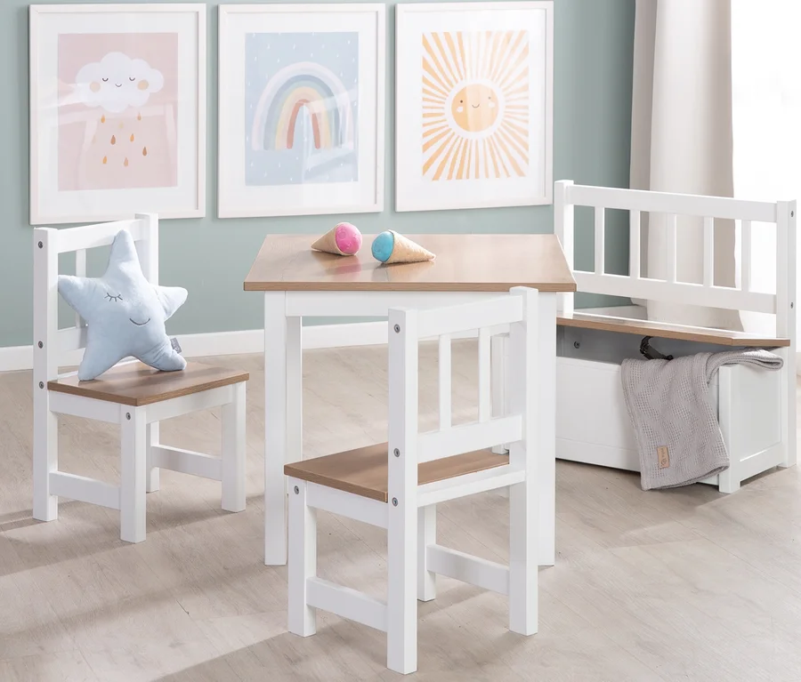 Kindersitzgruppe »Woody« mit Tisch, zwei Stühlen und einer Bank mit Stauraum.
