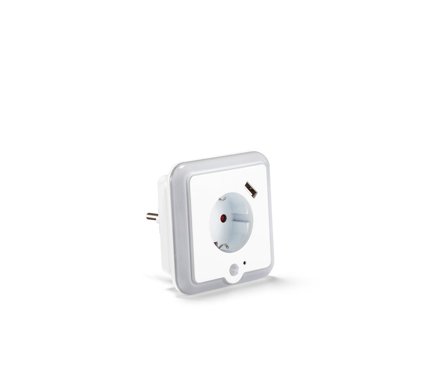 Weißes LED-Nachtlicht mit Steckdose und USB-Lademöglichkeit.