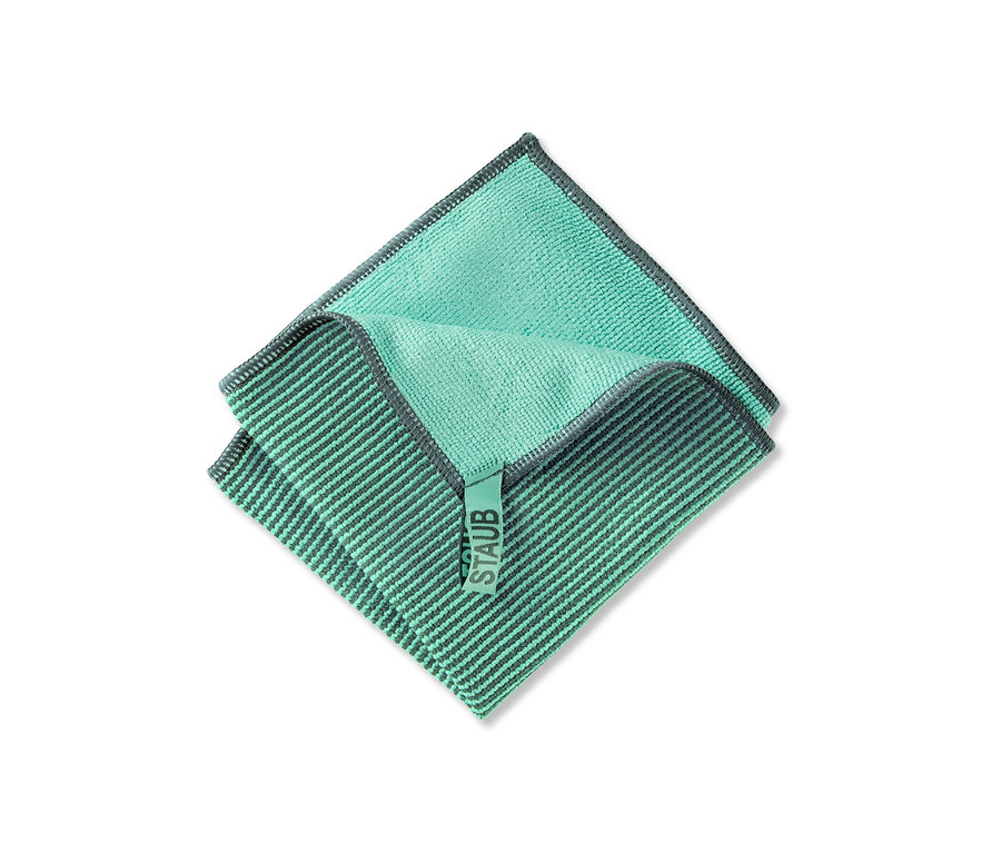 Gefaltete 4 Universal-Reinigungstücher mit STAUB-Etikett.