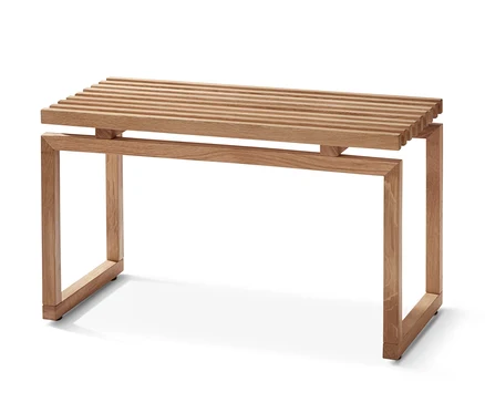Eine Sitzbank aus Holz mit Lattenrost.