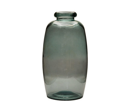 Eine graue Vase »Elena« steht vor einem weißen Hintergrund.