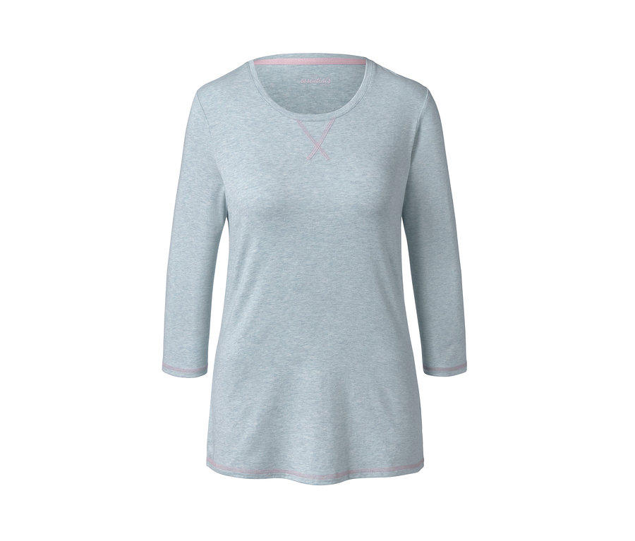 Ein hellblauer Pyjama mit Dreiviertelärmeln.