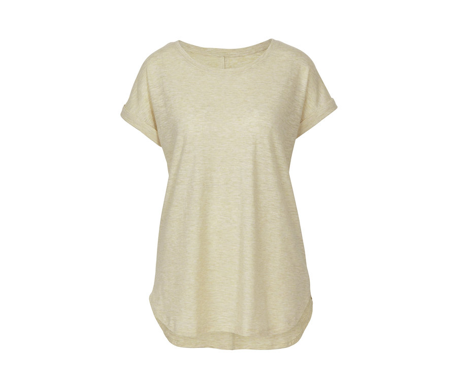 Gelbes Sportshirt.